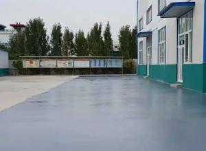 天水彩色路面喷涂翻新的材料对冬季